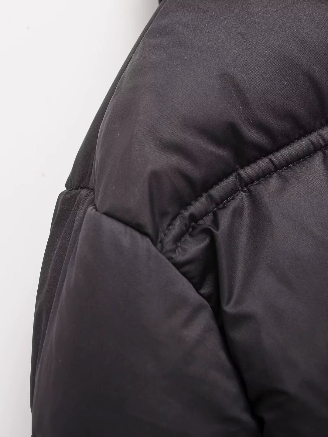 Short Padded Jacket | Hooded Design | Lightweight Winter Warmth