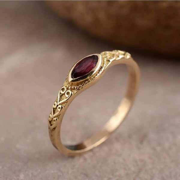 Halo Bezel-Set Vintage Ring | 8mm Band, Cubic Zirconia | Isavara